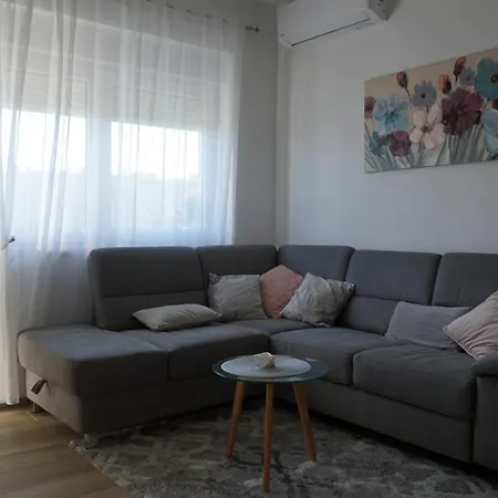 Apartment Luka *