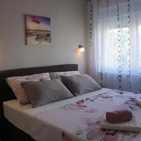 Luka Apartment *
